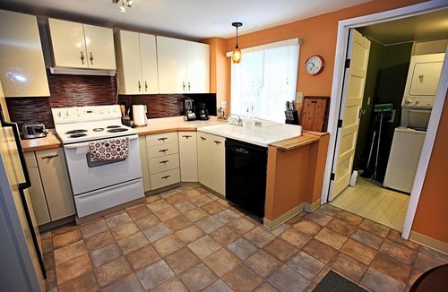 Helena Cottage | Cottage at Bunkhouse