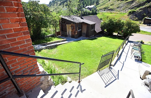 Helena Cottage | Cottage at Bunkhouse