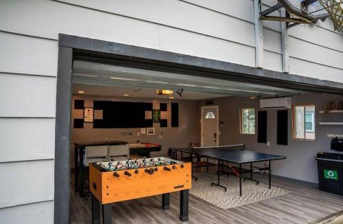 Geneva House | Cottage at Cast Away Kayaks Fire Pit & Game Room