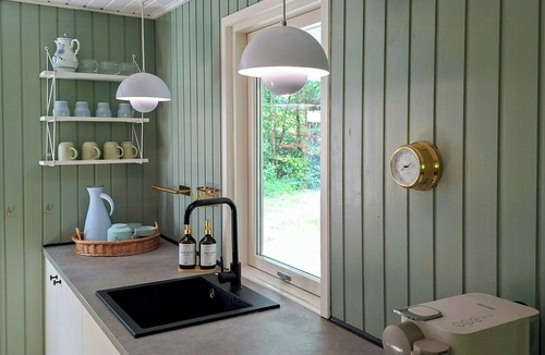 Hou House | Cottage at forest edge with hot tub near Hals