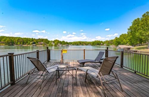Moneta House | Cottage at the Lake