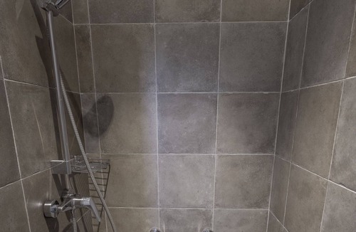 Colonzelle Cottage | Cottage 'Atelier' with Shared Pool, Shared Terrace and Wi-Fi