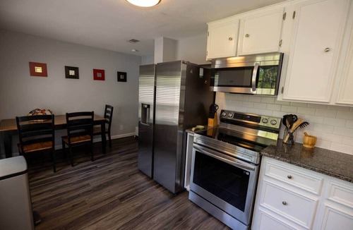 Woodstone Village House | Cottage ATX | 3BR GFiber WiFi Keep Austin Cozy