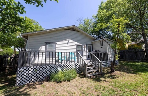 Woodstone Village House | Cottage ATX | 3BR GFiber WiFi Keep Austin Cozy