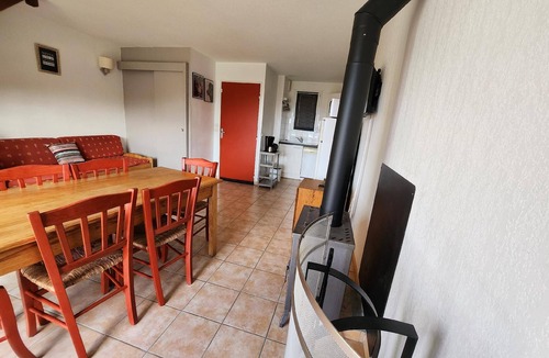 La Salvetat-sur-Agout House | cottage by the lake