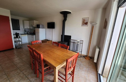 La Salvetat-sur-Agout House | cottage by the lake