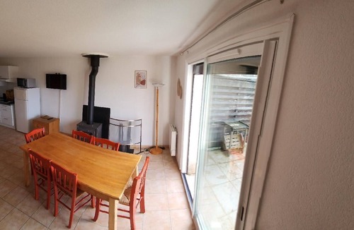 La Salvetat-sur-Agout House | cottage by the lake