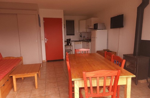 La Salvetat-sur-Agout House | cottage by the lake