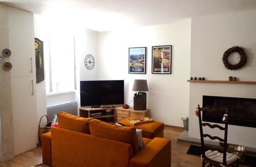 Caudebronde House | Cottage by River with Spa near Carcassonne