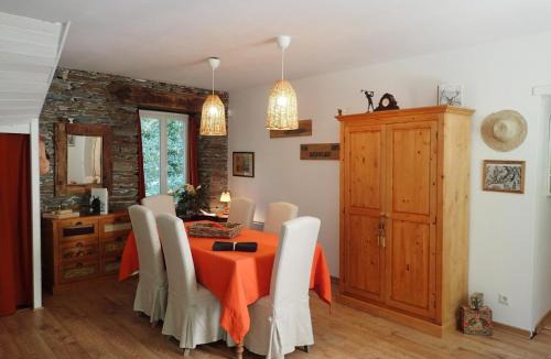 Caudebronde House | Cottage by River with Spa near Carcassonne