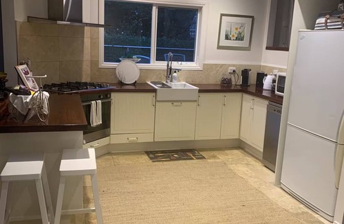 Mount Macedon House | Cottage by the Bowser