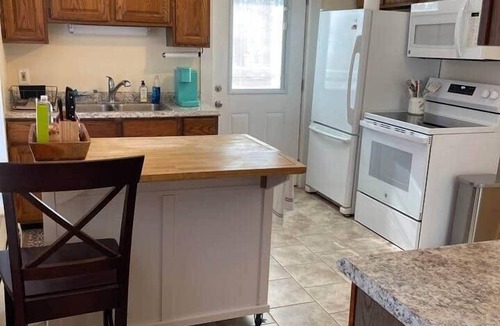 Spencer House | Cottage by the Castle – Downtown Spencer
