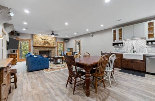 Hickman Cottage | Cottage by the creek on 17 acres minutes from Leipers Fork! Writer’s Paradise…