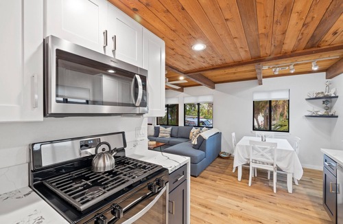 Lantern District Cottage | Cottage by the Harbor