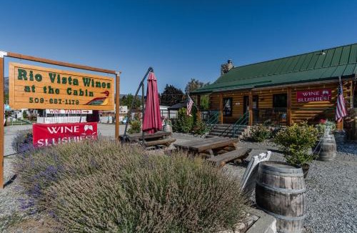 Wapato Point House | Cottage by the Lake