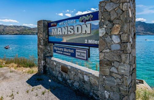 Wapato Point House | Cottage by the Lake