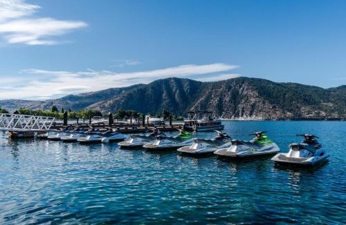 Wapato Point House | Cottage by the Lake