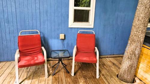 Lynn House | Cottage by the lakeshore with a private hot tub