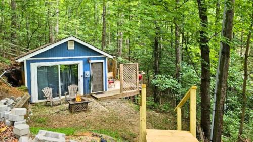 Lynn House | Cottage by the lakeshore with a private hot tub