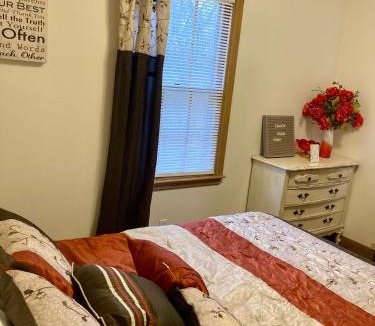 Ames Apartment | Cottage by the park