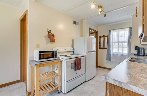 Ames Apartment | Cottage by the Park