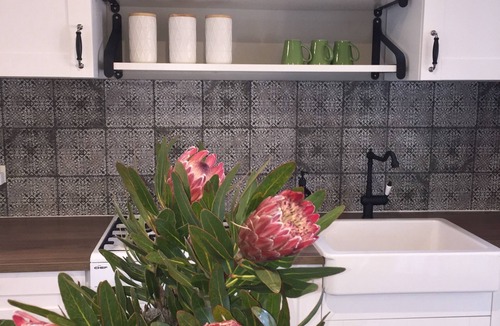 Capel Sound Cottage | Cottage by the Sea -Quick response 24/7