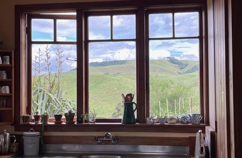 Raglan House | Cottage by the Sea