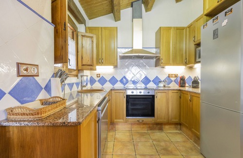 Olius Cottage | Cottage 'Casa Marcús' with Mountain View, Wi-Fi and Air Conditioning