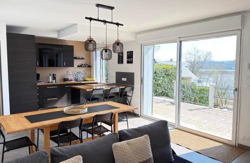 Changey House | Cottage chaleureux avec vue sur lac