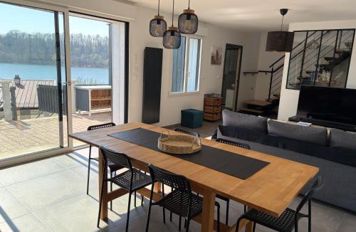 Changey House | Cottage chaleureux avec vue sur lac