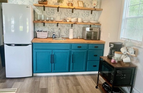 Ellisville Cottage | Cottage Charm - Quiet, cosy, pet friendly stay.