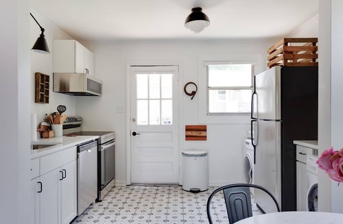 Southwest Raleigh Condo | Cottage Charmer-Walkable/Bars/Restaurants/Pets ok