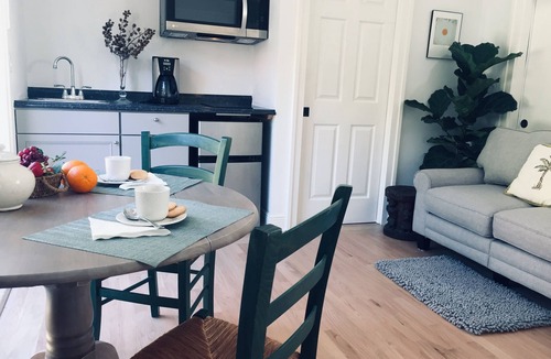 South Palm Park Neighborhood Association Apartment | COTTAGE CLOSE TO BEACH AND BRYANT PARK
