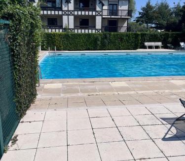 Cabourg House | Cottage cosy avec jardin, piscine et parking