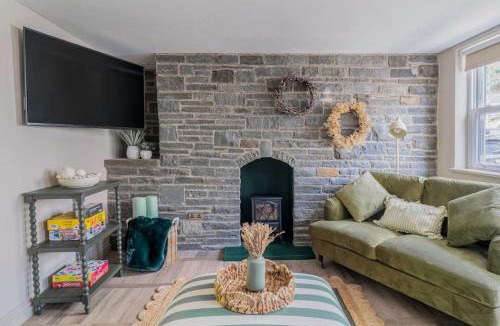 Pontneddfechan House | Cottage Cwtch
