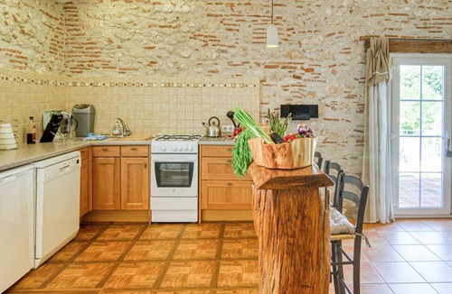 Castelmoron-sur-Lot Villa | Cottage Des Cedres - Three Bedroom Villa, Sleeps 6
