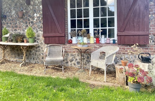 Vattetot-sur-Mer Cottage | Cottage Design-Ensuite Shower-Garden View