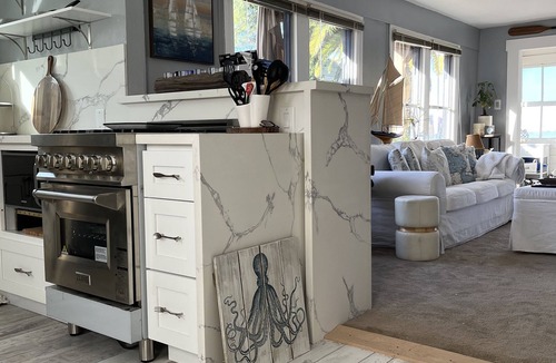 Benicia Cottage | Cottage Downtown Benicia