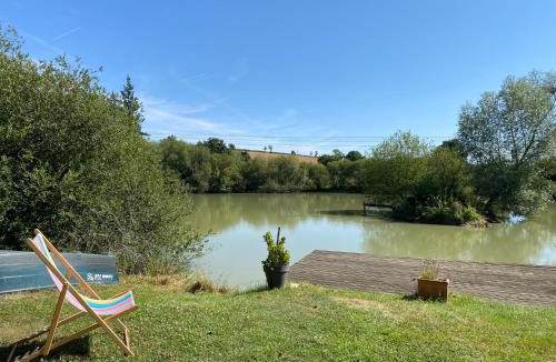 Bannegon Villa | Cottage du Diot, son lac et son île