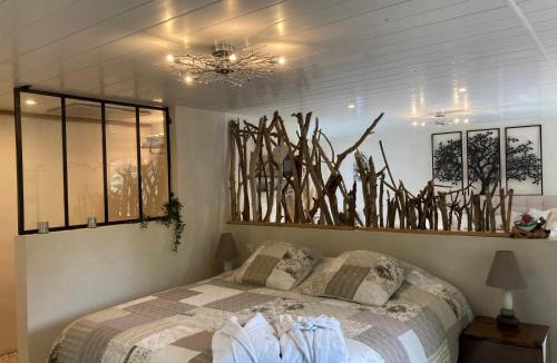 Saint-Ilpize Apartment | Cottage en bordure de rivière