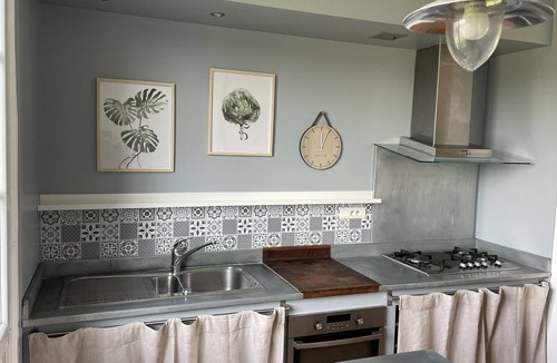 Villegailhenc Cottage | Cottage-Ensuite with Shower-Garden view