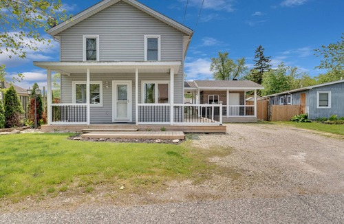 Boblo Island House | Cottage Escape by the Watern
