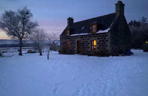 Huntly Ski Chalet | Cottage Farmhouse