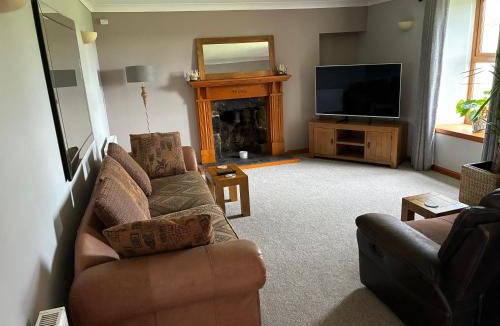 Huntly Ski Chalet | Cottage Farmhouse