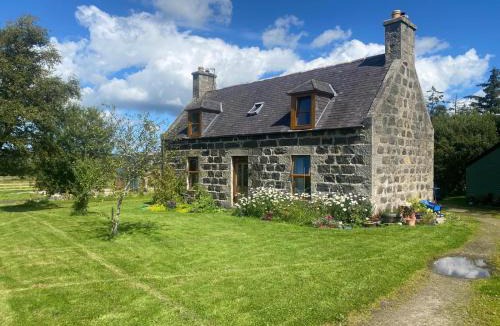 Huntly Ski Chalet | Cottage Farmhouse