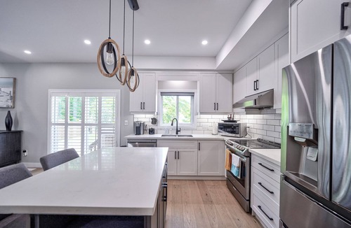 Fort Erie Cottage | Cottage featuring Lake view balcony, private elevator and 3 en-suites!