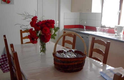 Crots Apartment | Cottage for 4 Guests with Mountain View