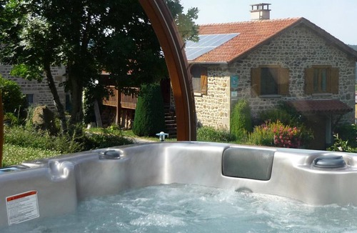 Sauvain Cottage | Cottage for 6 people with fireplace in Sauvain