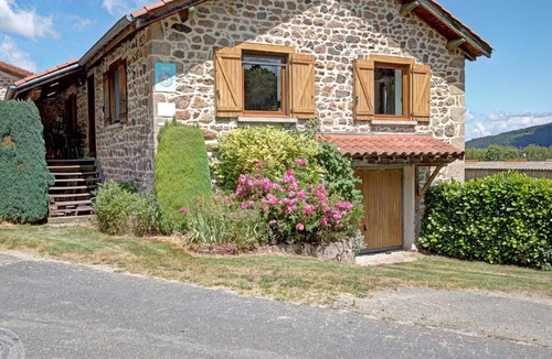 Sauvain Cottage | Cottage for 6 people with fireplace in Sauvain