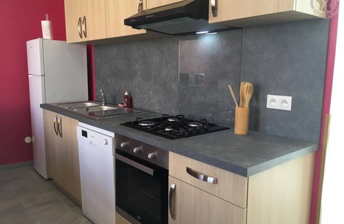 Aniche Cottage | Cottage for 8 in Aniche, private garden, parking, Wi-Fi